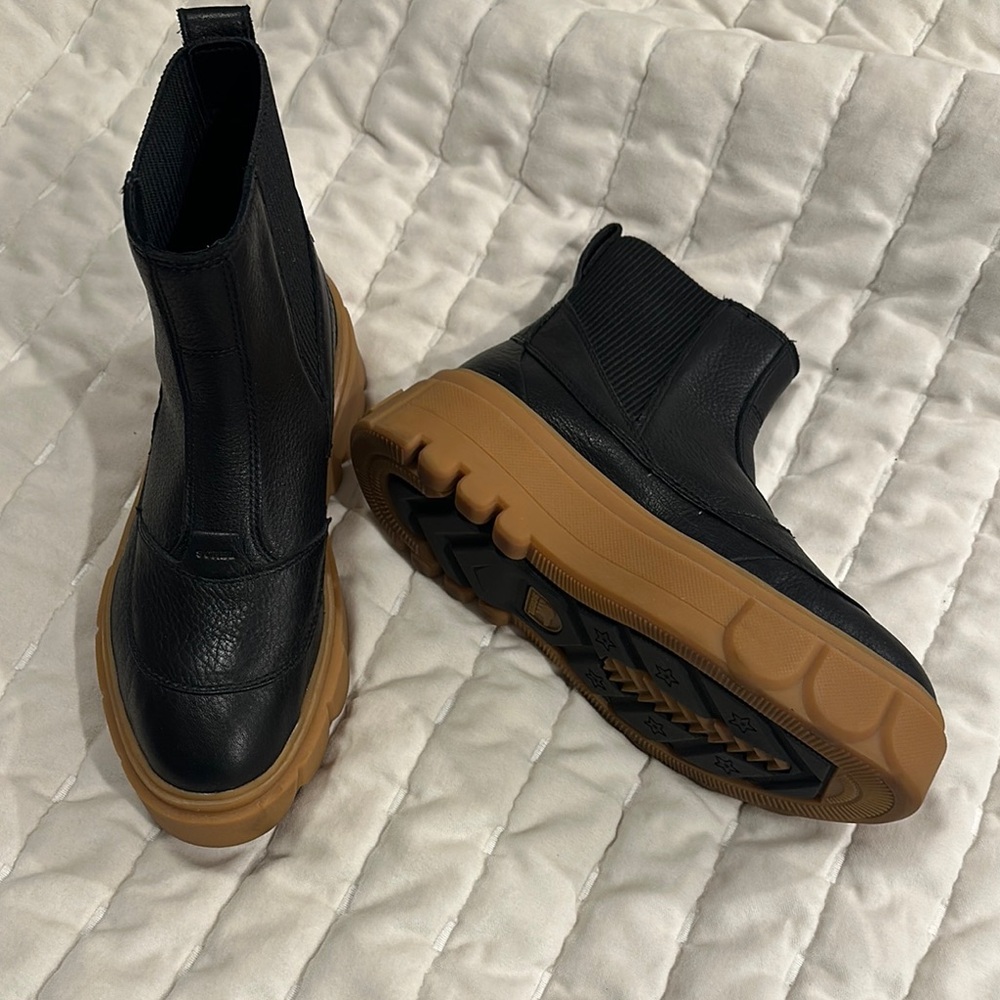 SOREL Caribou X Chelsea Women’s Booties- sz 8.5/9- EUC